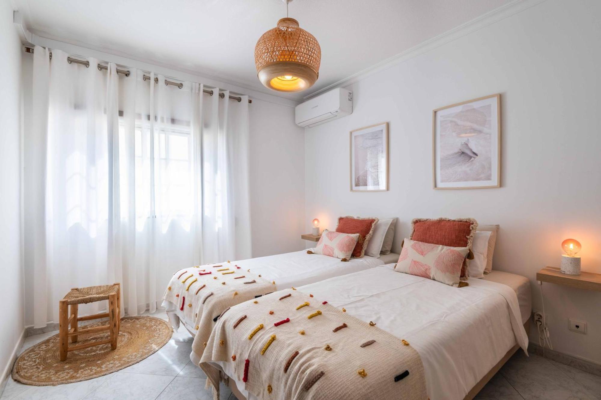 Flat With Ac, Wifi, Netflix, Balcony - 3 Min From The Beach Apartment Armacao de Pera Exterior photo
